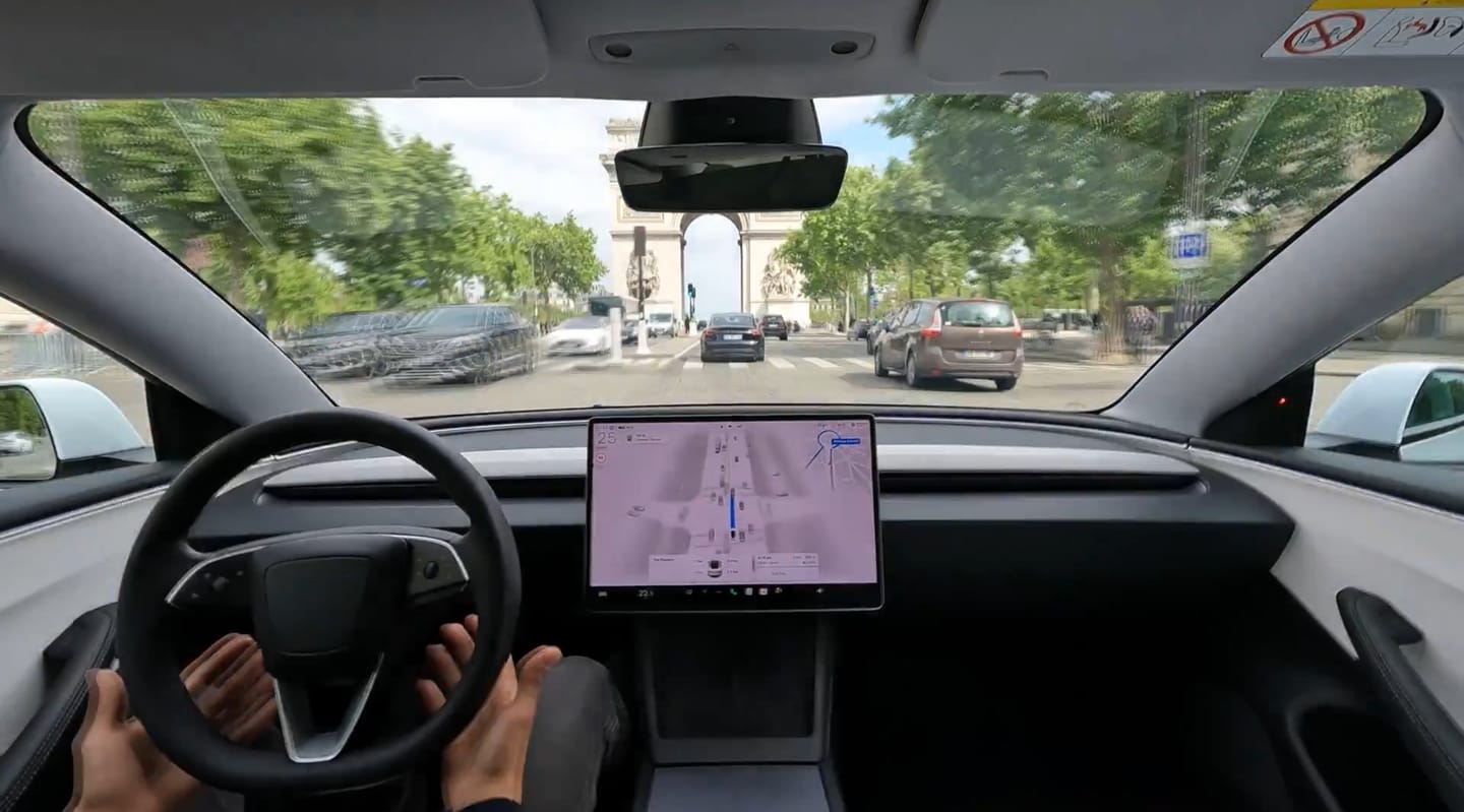 A Tesla levou o Full Self-Driving a Paris - e foi amour à primeira curva