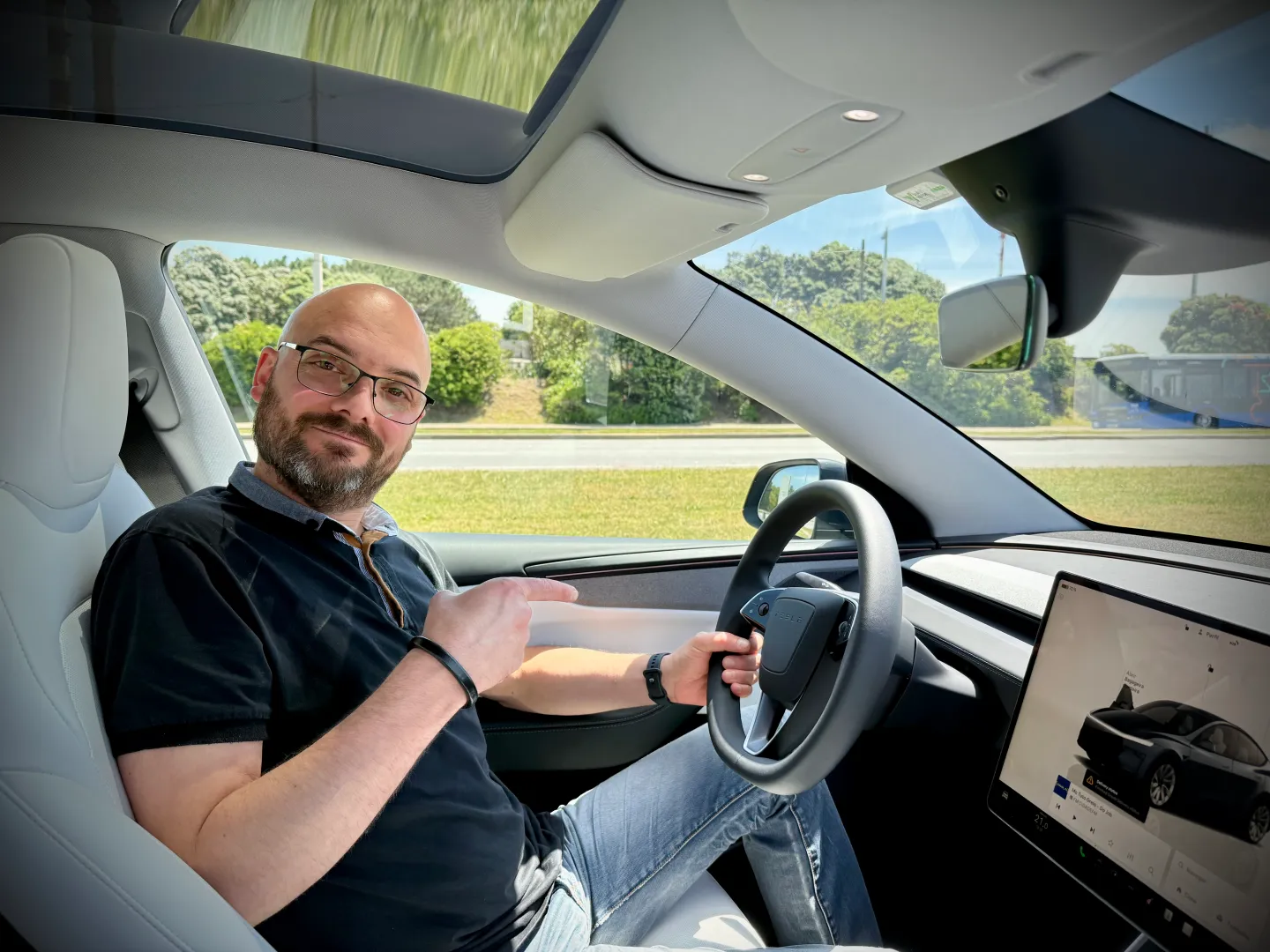A experiência de conduzir um Tesla pela primeira vez