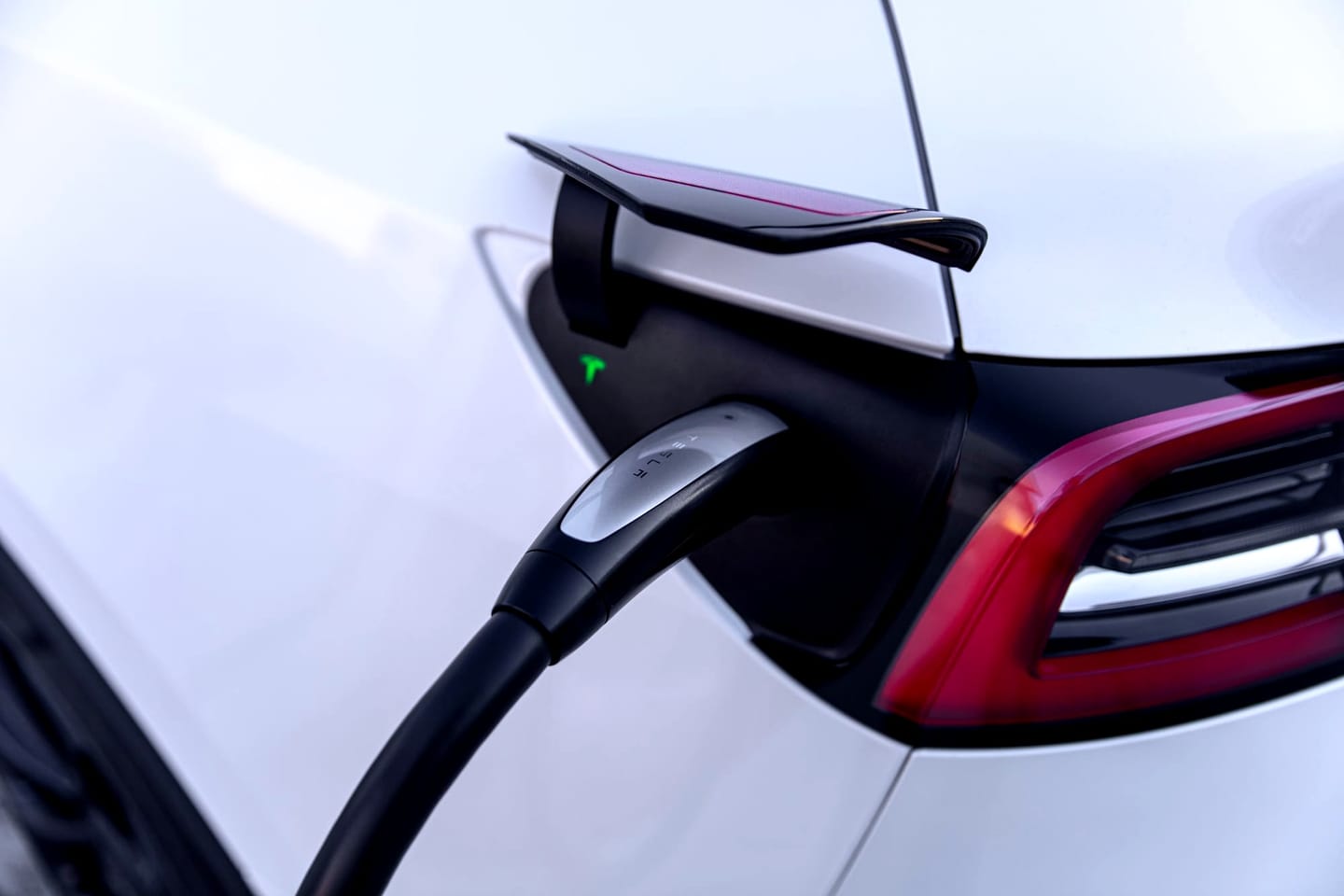 Queres poupar bateria no Tesla? Estes são os erros a evitar