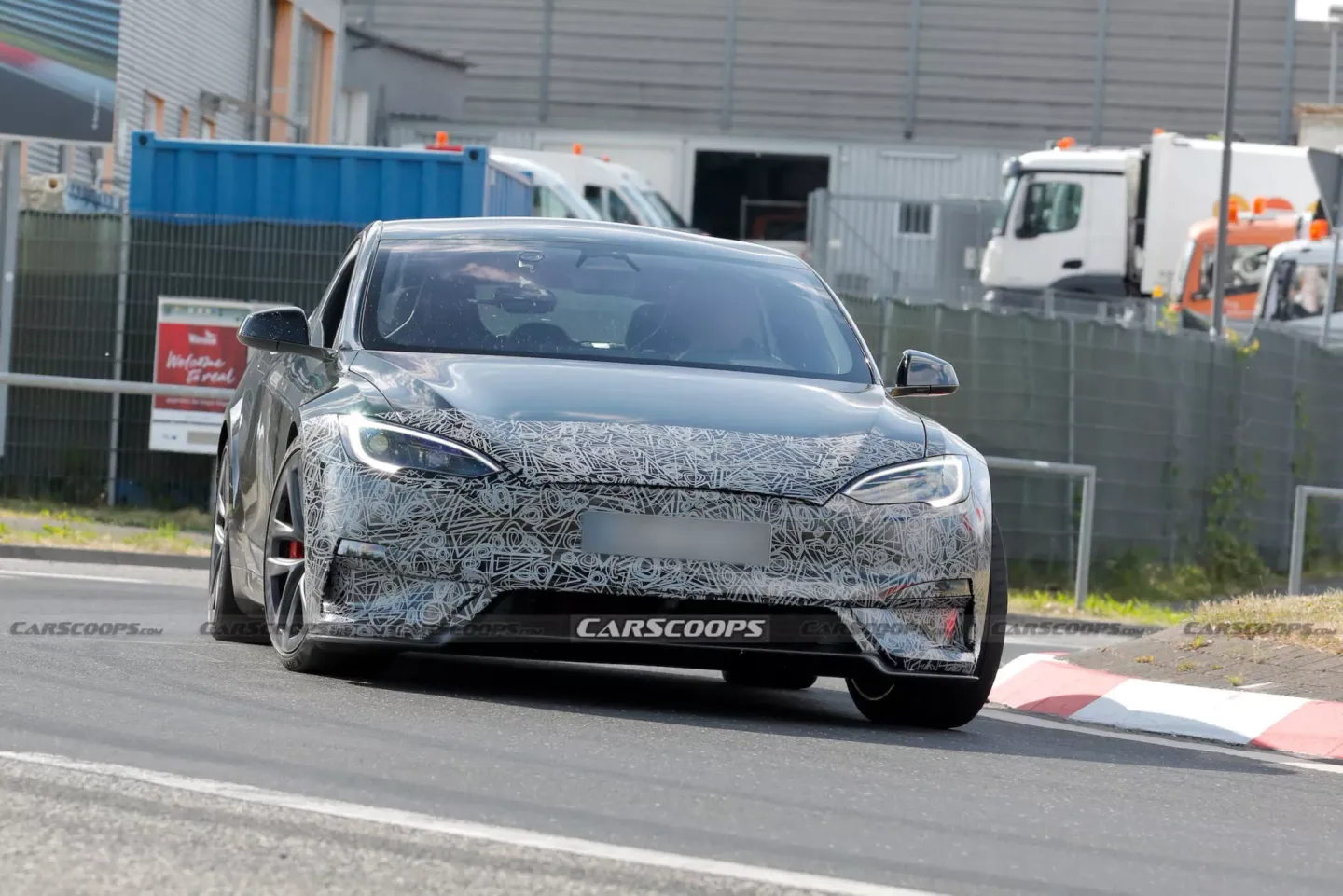 Novo Tesla Model S Plaid é "apanhado" no circuito de Nürburgring