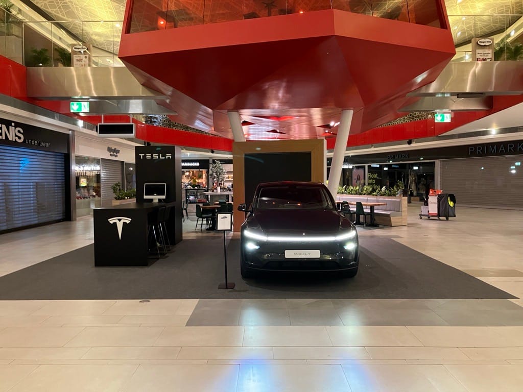 Sol, praia e… Tesla: o Algarve tem uma nova paragem obrigatória