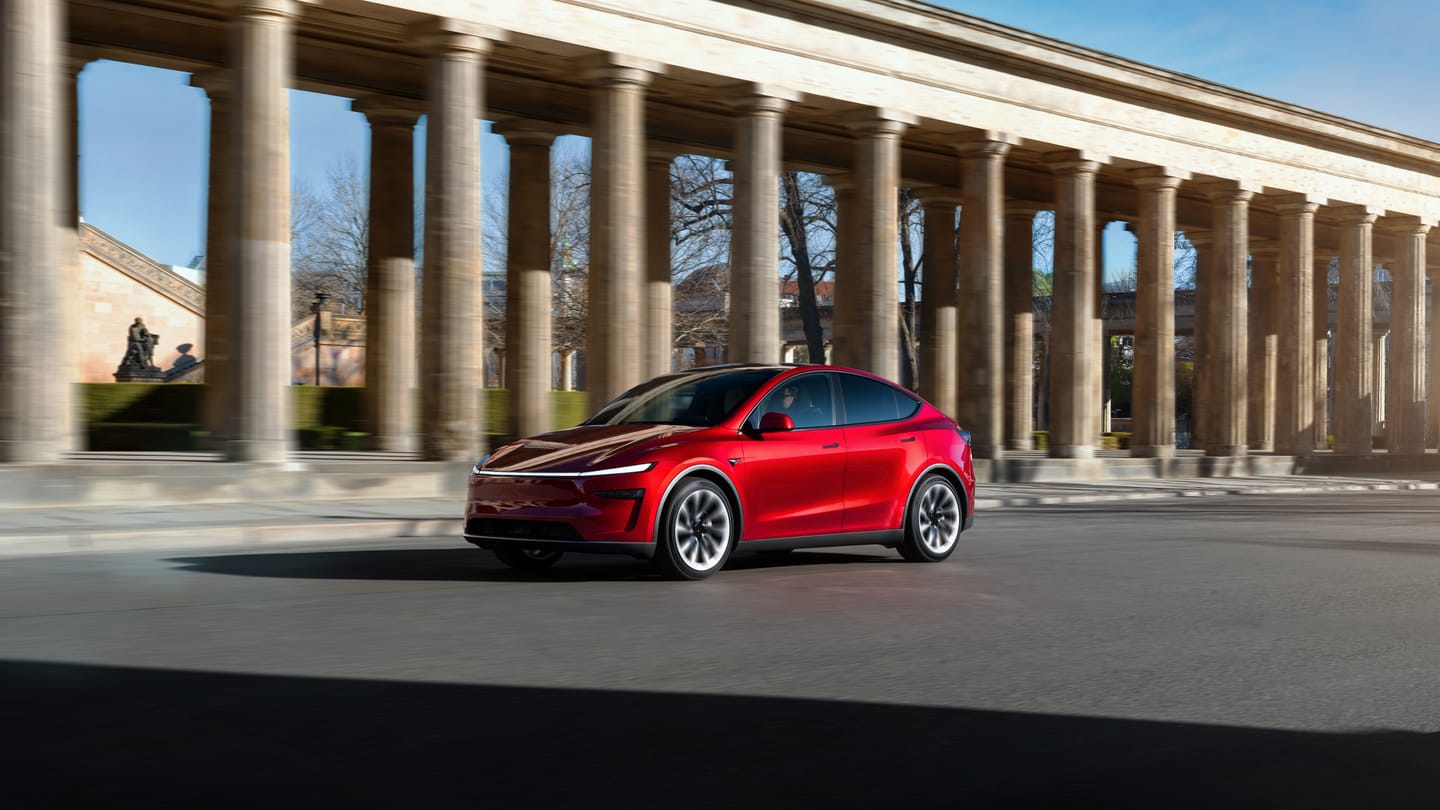 Tesla Update 2025.26: uma rave sobre rodas - mas sem Grok por cá