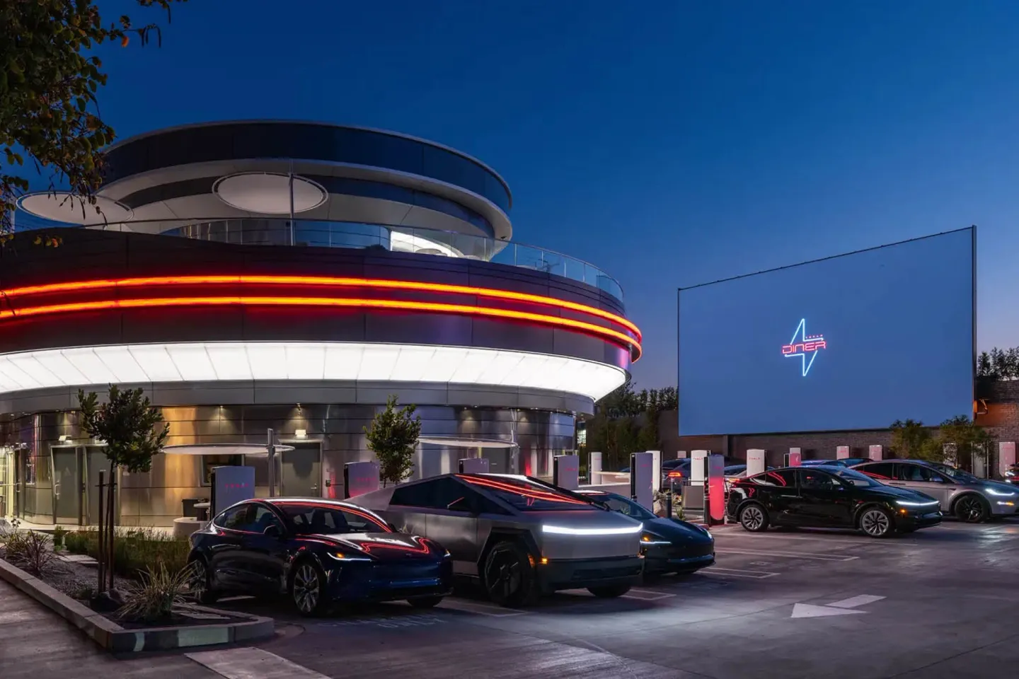 Tesla já inaugurou o primeiro Tesla Diner em Hollywood