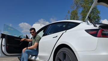 Tesla: Portas não abrem? Aprende a sair em caso de emergência