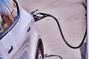 Como carregar um Tesla: guia essencial para iniciantes